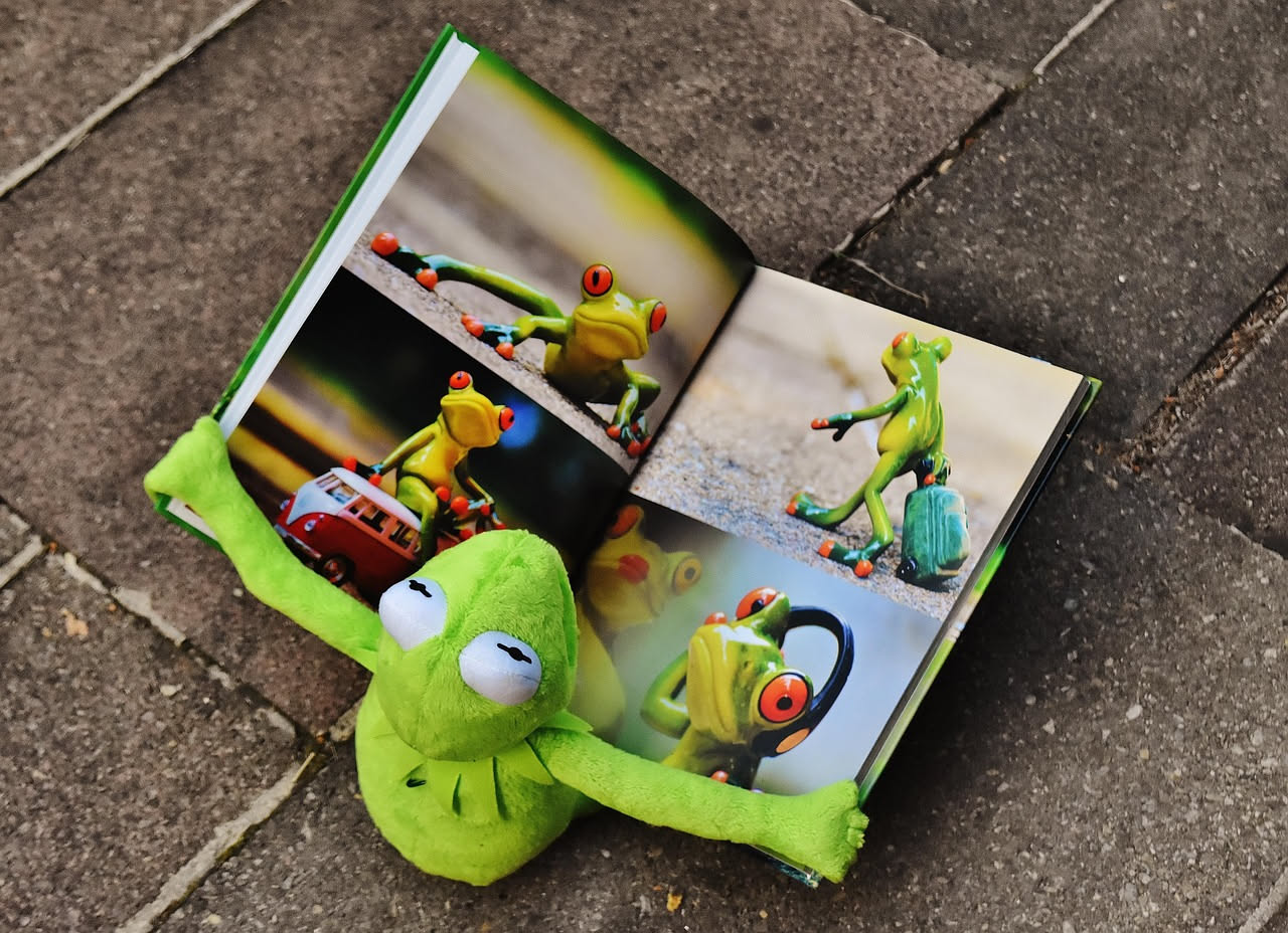 Leggere in vacanza con i bambini intorno
