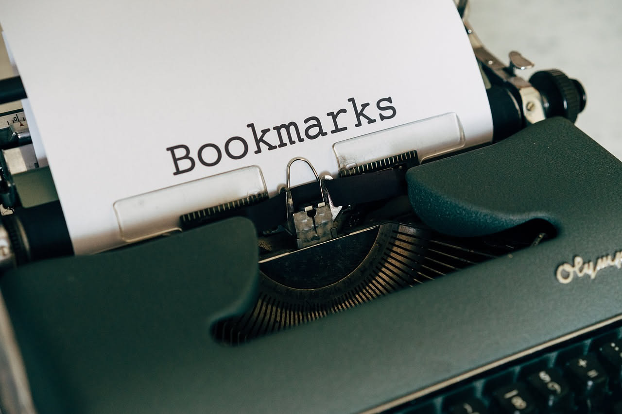 Come annotare un libro: margini, segni, simboli