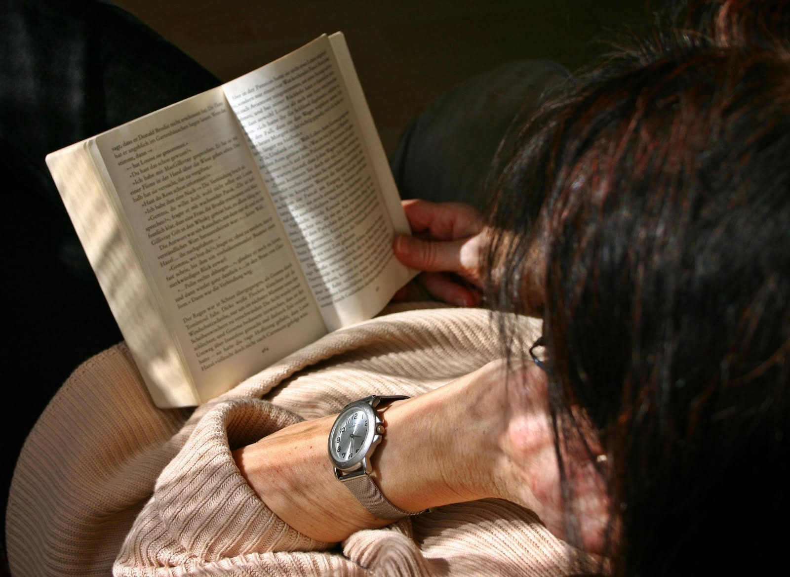 Classifica dei libri più venduti esposta in una libreria